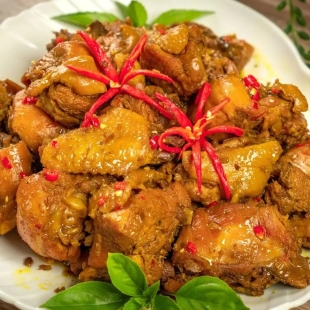 Gà Ta Xào Xã Ớt/ Xào Gừng