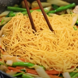Mì Xào Rau