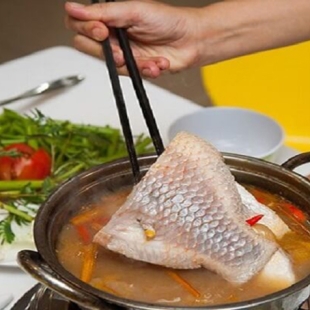 Cá Diêu Hồng Nấu Lẩu Hành Ớt