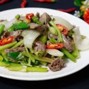 Cần Nước Xào Bò