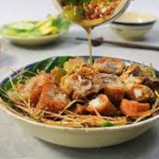 Đuôi Heo Chiên Nước Mắm