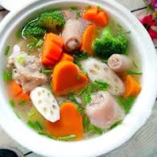 Đuôi Heo Hầm Rau Củ