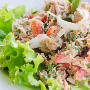 Salad cá mồi/ cá ngừ 
