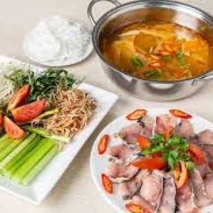 Lẩu Cá Chép Giòn Nấu Lá Giang 