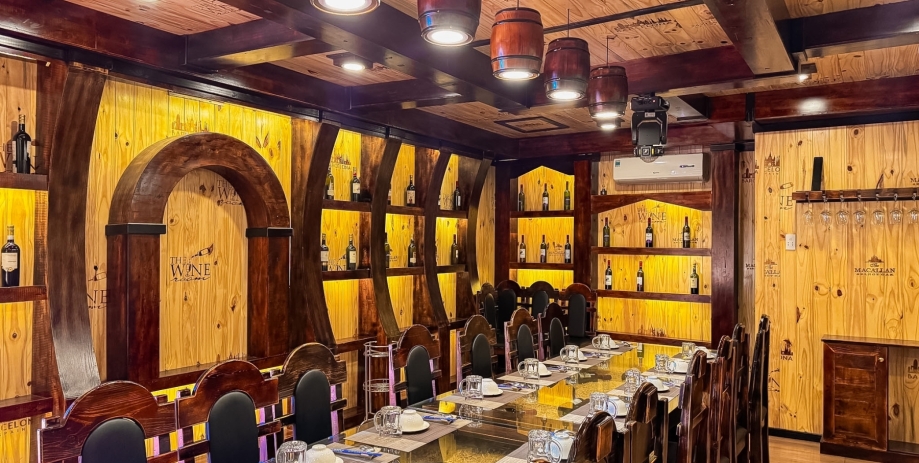 KHÔNG GIAN HẦM RƯỢU 